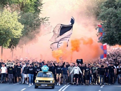 Zbog skandiranja „Aušvic“ i „Ustaj, Adolfe“ policija traga za još 15 lica