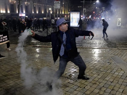 Neredi u Albaniji: Policija suzavcem rastjerivala demonstrante