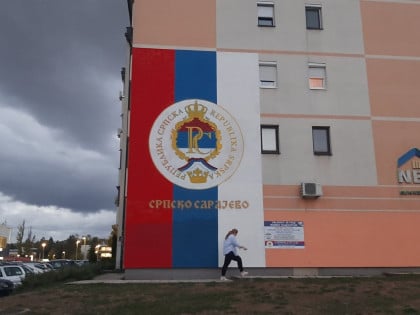 Mural sa zastavom Republike Srpske u Istočnom Sarajevu vraćen u prvobitno stanje