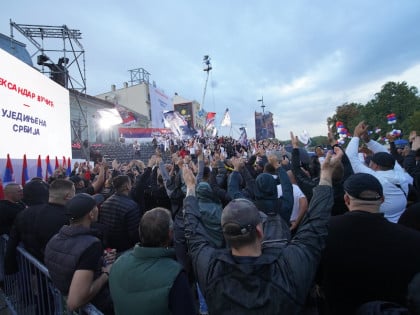 Вучић, Николић и Додик заједно на предизборном скупу у Нишу