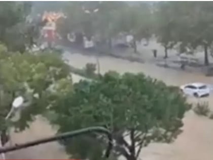 Олуја у Француској, три особе страдале у поплавама (ВИДЕО)