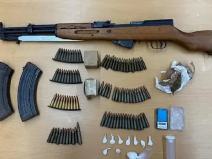 Zatekli ga ispod automobila: Policija pronašla više od 17 kilograma droge