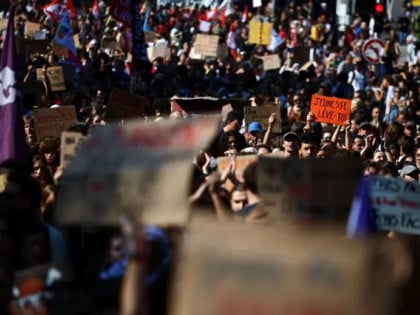 Francuska pred novim talasom protesta, hiljade ljudi na ulicama Pariza