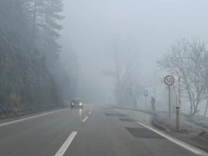ВОЗАЧИ ОПРЕЗ: Коловози мјестимично влажни, магла у котлинама и дуж ријека
