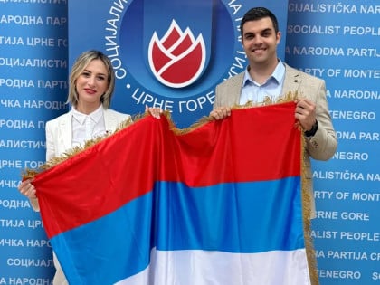 СНП затражио да српска тробојка постане званични симбол у Црној Гори