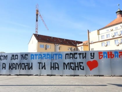 Natpis u centru Banjaluke spojio fudbal, ljubav i vjeru u pobjedu