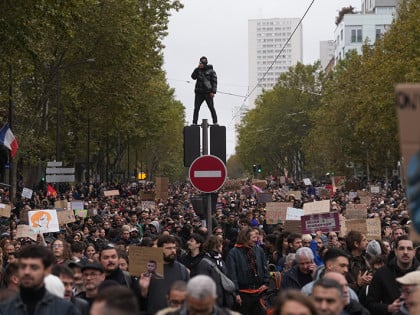 Haos na ulicama Francuske: Uhapšeno 135 demonstranata, zaplijenjeno oružje