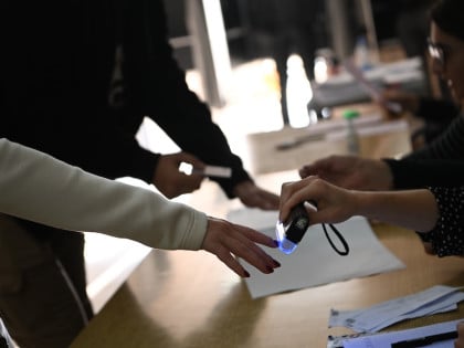 Incident na biračkom mjestu u Leskovcu: Napadnut posmatrač, polomljena glasačka kutija