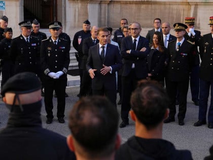 Makron priznao: Neredi 17. oktobra bili neočekivani!