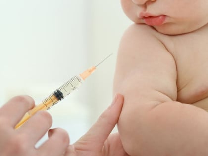 Bebe čekaju vakcinu, nadležni razmjenjuju dopise