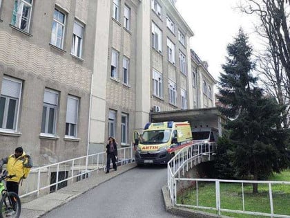 Љекар из Загреба оптужен да је жени извадио желудац без потребе