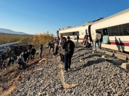 Najmanje 10 mrtvih u sudaru vozova u Španiji