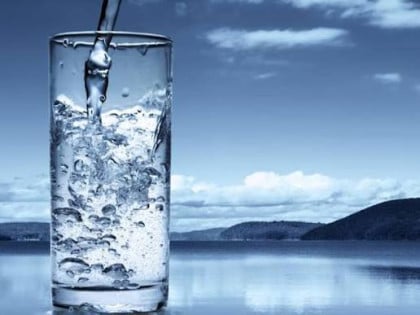 Колико воде нам је стварно потребно дневно?