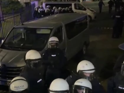 ДРАМА У ПОЉСКОЈ: Полиција ушла у Уставни суд, предсједник хитно прекинуо путовање и враћа се у земљу
